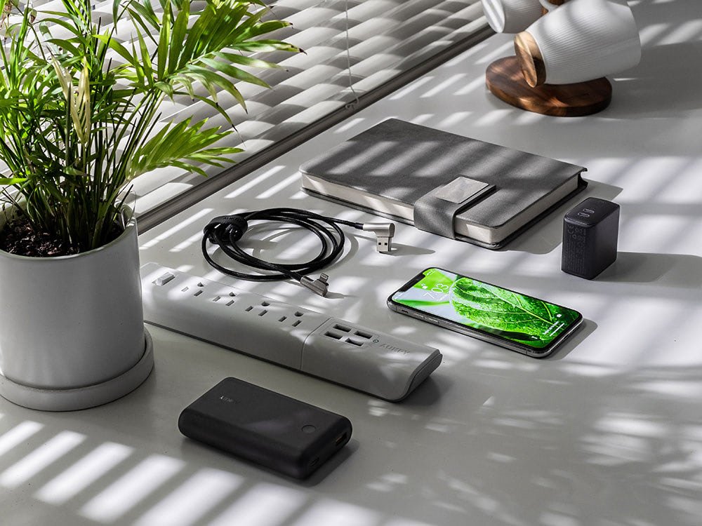 screen post 2x2zO3L1sBE unsplash Home Lator